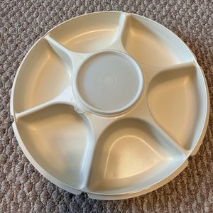 Tupperware veggie tray